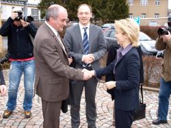 Bürgermeister Thomas Probst, Bundesministerin von der Leyen, Bundestagsabgeordneter Marco Wanderwitz
